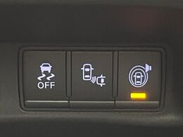 【エマージェンシーブレーキ】走行中に前方の車両等を認識し、衝突しそうな時は警報とブレーキで衝突回避と被害軽減をアシスト。より安全にドライブをお楽しみいただけます。