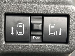 【両側パワースライドドア】スマートキーや運転席のスイッチで後席両側スライドドアの開閉が可能♪電動だから力を入れてドアを開ける必要が無く、小さなお子様でも簡単に開け閉めでき快適です♪