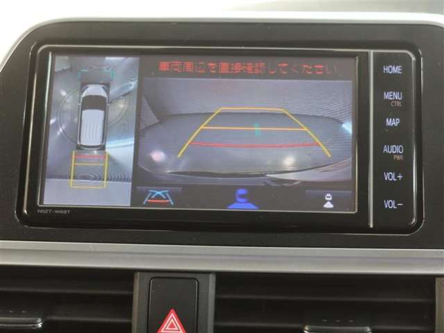 パノラミックビューモニター付きです。車両を上から見たような映像をモニター画面に表示。運転席からの目視では見にくい、車両周辺の状況をリアルタイムでしっかり確認できます。