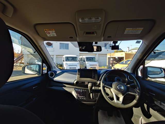 車専門のクリーニング業者にて清掃しておりますので室内は綺麗です♪