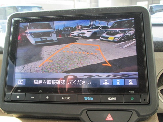 バックカメラで駐車も安心です。