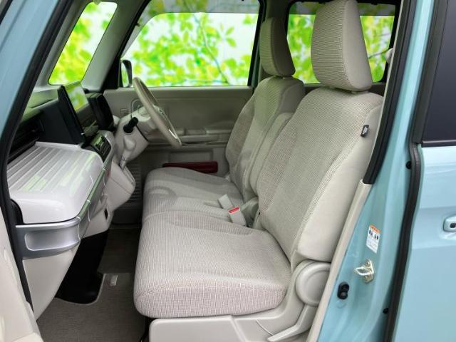 WECARSでは各商談席に大型モニターをご用意しております！見やすい大画面でゆったりと全国の在庫をご覧いただけます！是非ご来店お待ちしております！