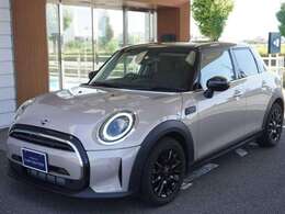 経験豊かなメカニックによる整備でお車自体の状態はもちろん、商品展示前に社内『商品化センター』にて内・外装共に良質な状態に磨き上げ、お車をご提供出来る様、運営しております。