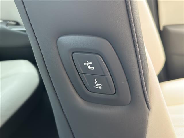 気になる車はすぐにお問い合わせください！画面右側の0066から始まる無料ダイヤルからお問い合わせ下さい！専門スタッフがお車のご質問にお答えいたします！