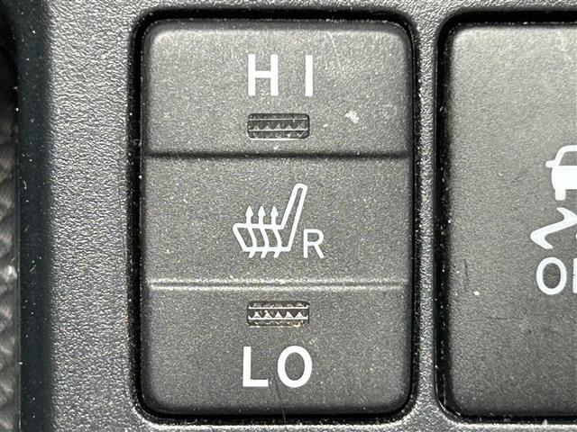【シートヒーター】シートを温めてくれる暖房機器です！長時間座っていると負担が掛かりやすい背中や腰、または冬場などの寒い日に冷えやすい脚部に快適なぬくもりを伝えます。