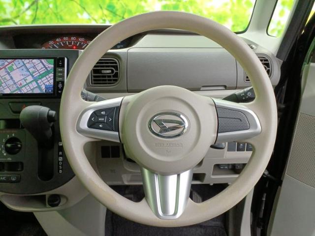 WECARSの展示場では実際に見て、触ってお車をお選びいただけます！知識の豊富な営業スタッフが様々なカーライフをご提案いたします！