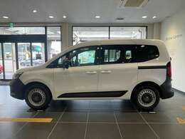 信頼性と堅牢性に富む手動式両側スライドドア。