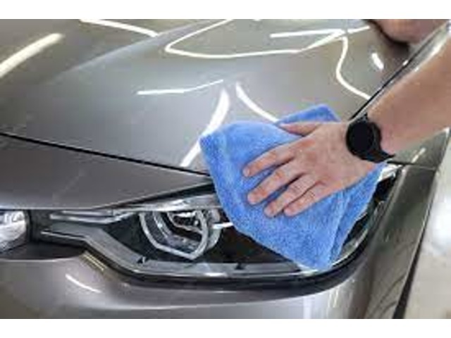 Bプラン画像：水をはじき汚れの付着を防ぐ、専用の溶剤を使用し心を込めて洗車いたします