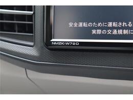 メモリーナビです！純正ナビは機能も見た目も良いですよ！