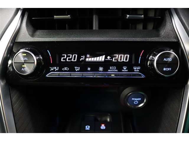 運転席と助手席、それぞれ温度調節ができ、オールシーズン快適なオートエアコンとなっております！