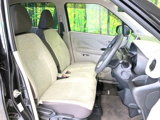 運転席シート廻りは使用感も少なく、良好な状態となっています。丁寧に使われていたことがよくわかりますね。