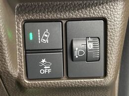 【ホンダセンシング】走行中に前方の車両等を認識し、衝突しそうな時は警報とブレーキで衝突回避と被害軽減をアシスト。より安全にドライブをお楽しみいただけます。