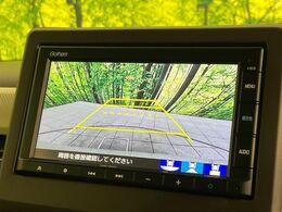【バックカメラ】駐車時に後方がリアルタイム映像で確認できます。大型商業施設や立体駐車場での駐車時や、夜間のバック時に大活躍！運転スキルに関わらず、今や必須となった装備のひとつです！