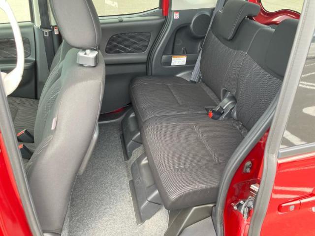 WECARSでは各商談席に大型モニターをご用意しております！見やすい大画面でゆったりと全国の在庫をご覧いただけます！是非ご来店お待ちしております！