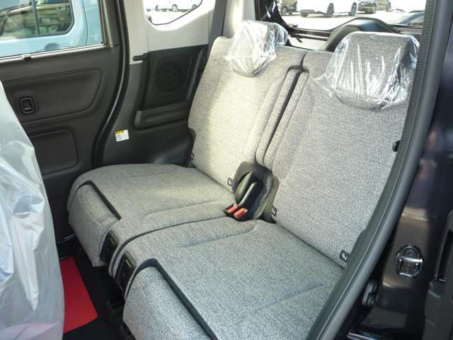 ドアの開閉もラクラクで、乗り降りしやすい空間も広があります。コンパクトな割には、圧迫感もなく快適に乗れますよ。