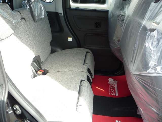 ドアの開閉もラクラクで、乗り降りしやすい空間も広があります。コンパクトな割には、圧迫感もなく快適に乗れますよ。