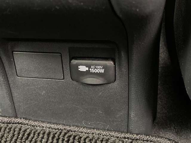キャンプに行ったり、旅行に行ったりした時に、家電製品を使いたいこともあるはず。AC100Vがありますので、ドライヤーなどの家電製品も使えて便利ですね。