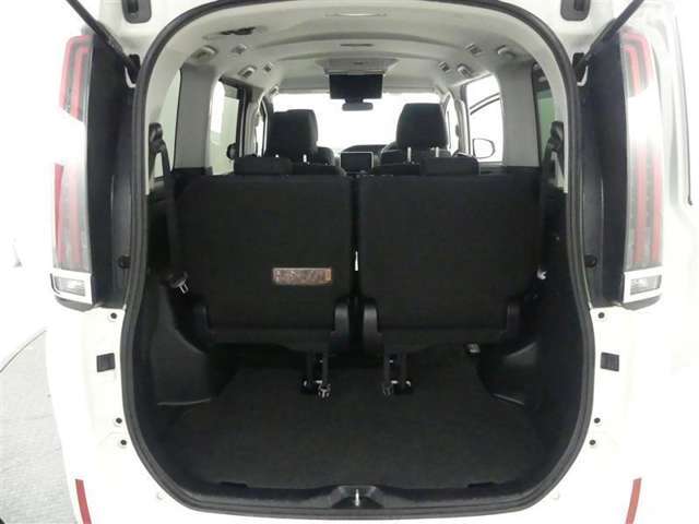 広々としたラゲージスペースを備えています。大きなものや長さのある荷物もしっかりと積み込めます。