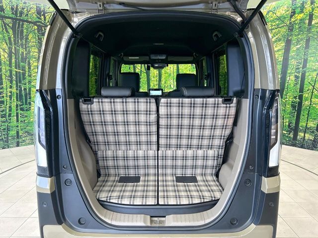 普段のお買い物や通勤、送迎等に十分な荷室スペースを確保しております。セカンドシートを倒すと、大きな荷物の積載も可能です♪