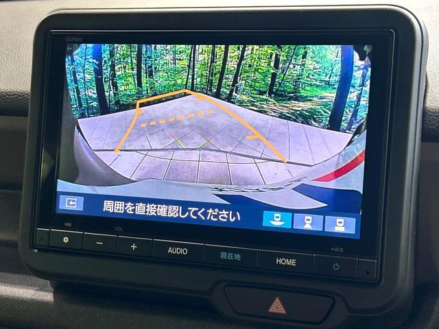 【バックカメラ】駐車時に後方がリアルタイム映像で確認できます。大型商業施設や立体駐車場での駐車時や、夜間のバック時に大活躍！運転スキルに関わらず、今や必須となった装備のひとつです！
