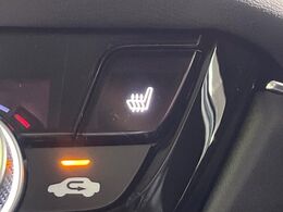 【シートヒーター】寒い日に重宝するシートヒーター！エアコンより早く温まってくれるので寒がりの人も安心ですね♪エアコンの温風は乾燥するから苦手、という方にもをおすすめです。