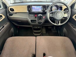 室内もシンプルで、座席もホンダならではのしっかり設計です。