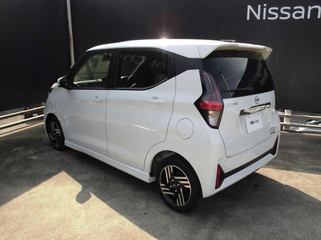 当社の車は全車種に「日産ワイド保証（1年間・距離無制限）」付き！さらに有料オプションにて保証を延長可能！1年（無料保証）＋2年（オプション有料保証）＝最長3年保証にできるワイド保証プレミアムもご用意！