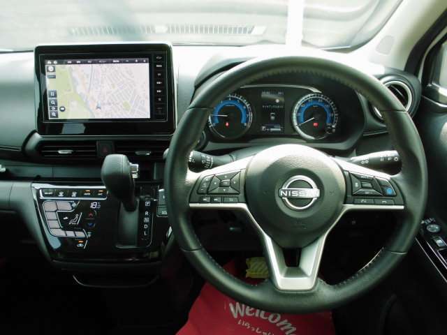 すっきりとした運転席周りになっています。