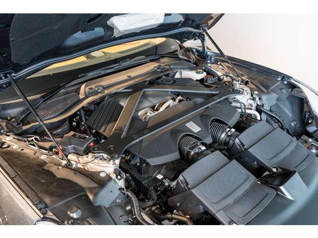 4.0L V8ツインターボ、680PS　800Nmのエンジンを搭載軽快かつパワフルな走りを存分にお楽しみください