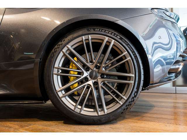 ・ミシュランパイロットスポーツS5 AML　アストンマーティンとミシュランの共同開発専用タイヤ