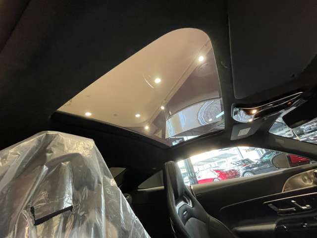 車両は屋内展示しておりますので天候に関係なくごゆっくりコンディションご確認頂けます。車両を倉庫へ保管している場合が御座いますのでご来店前に在庫確認頂けると幸いです。TEL072-784-8800