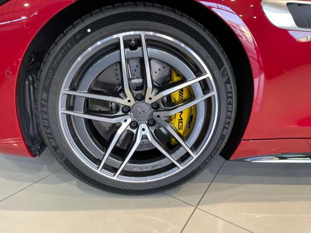 車両は屋内展示しておりますので天候に関係なくごゆっくりコンディションご確認頂けます。車両を倉庫へ保管している場合が御座いますのでご来店前に在庫確認頂けると幸いです。TEL072-784-8800