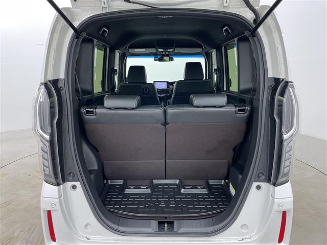 【トランク】積み込みやすくて、たっぷり積める荷室です。シートアレンジできるものは、乗車人数と荷物の量や大きさによってシートを動かすことができるので、より快適なドライブが可能です！