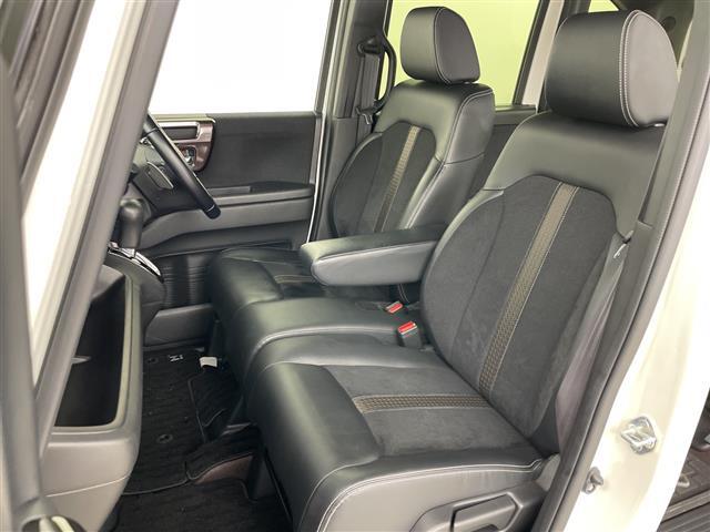 【助手席】きれいな助手席なので家族や友だちに乗ってもらっても安心です！新品のフロアマットのご注文も可能です。掲載箇所以外にご希望の写真がございましたらお気軽にお問い合わせ下さい。