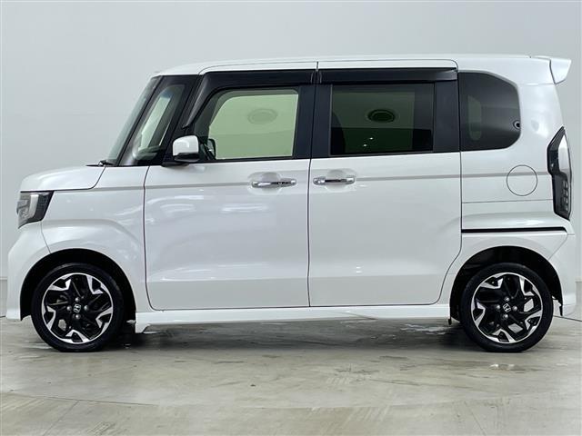 【左】当社基準による調査の結果、修復歴車と判断された車両は一部店舗を除き、販売を行なっておりません。万一、納車時に修復歴があった場合にはご契約の解除等に応じます。