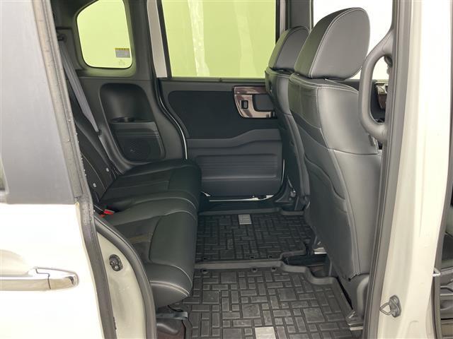 【フロアマット】車内を綺麗に保つのには必須のアイテムです。当店ではフカフカな新品マットも絶賛取り扱い中！ぜひご相談くださいませ。