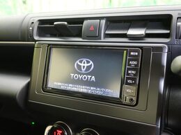 【純正ナビ】人気の純正ナビを装備しております。ナビの使いやすさはもちろん、オーディオ機能も充実！キャンプや旅行はもちろん、通勤や買い物など普段のドライブも楽しくなるはず♪