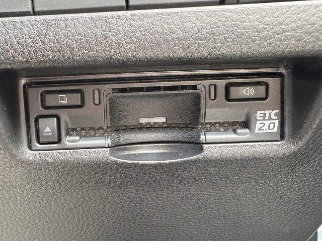 【ビルトインETC】で高速道路もスムーズに乗り降り可能で、ご納車直後からの遠距離ドライブも可能です。