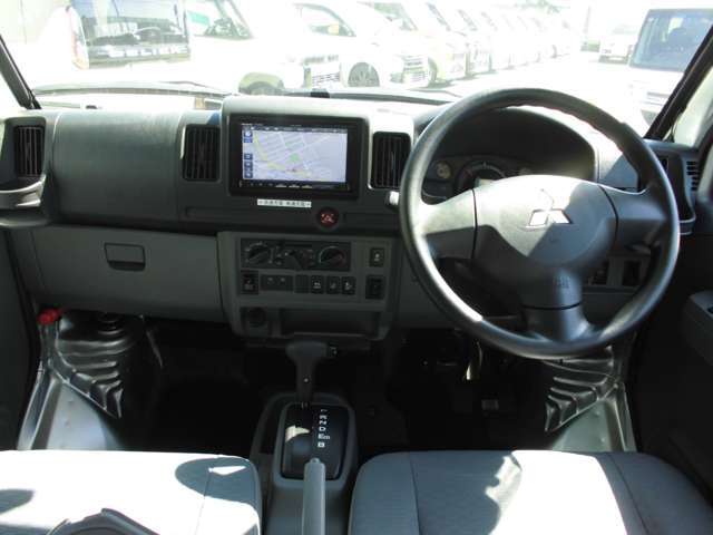 納車の際には点検整備を実施致します。ご購入後の整備や修理はサービス工場にてしっかりと行わせて頂きますので、ご購入後のアフターサービスまでお任せください！