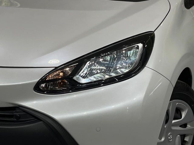 【LEDヘッドライト】悪天候や夜間走行時も良好な視界を確保し安心して運転できる高輝度LEDヘッドライトを装備！点灯速度が早く、消費電力も抑えられています。