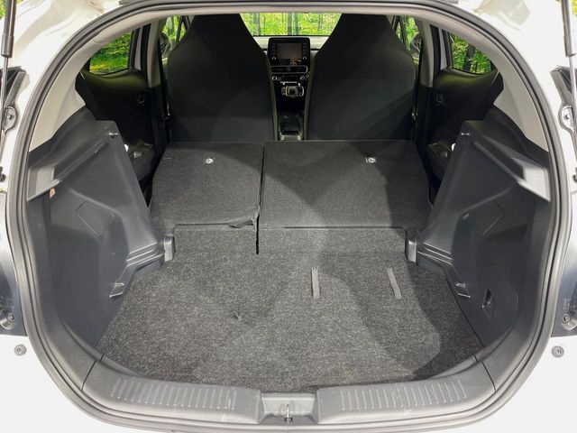 普段のお買い物や通勤、送迎等に十分な荷室スペースを確保しております。セカンドシートを倒すと、大きな荷物の積載も可能です♪