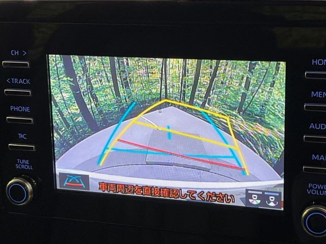 【バックカメラ】駐車時に後方がリアルタイム映像で確認できます。大型商業施設や立体駐車場での駐車時や、夜間のバック時に大活躍！運転スキルに関わらず、今や必須となった装備のひとつです！