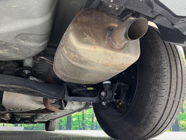 お車を安心してお乗りいただく為には、足回りの定期点検が欠かせません。サービスサポート（有償保証）では無料点検もご提供しており、安心のカーライフをお過ごしいただけるサポート体制が整っています。