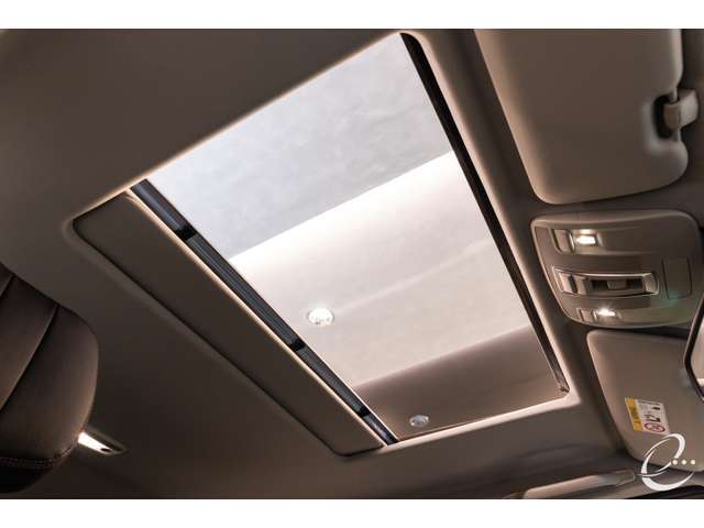 ・ラグジュアリーパッケージ・・・￥472,000（スライディングルーフ/本革シート/前後シートヒーター/harman/kardonロジック7サラウンド