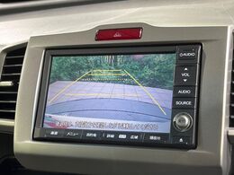 【バックカメラ】駐車時に後方がリアルタイム映像で確認できます。大型商業施設や立体駐車場での駐車時や、夜間のバック時に大活躍！運転スキルに関わらず、今や必須となった装備のひとつです！