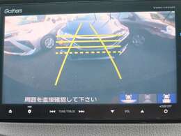 バックカメラがついて後方確認が簡単にできます！苦手としている車庫入れ等も安心して出来ますね！凄く需要の高い装備ですので、最初から付いていれば言う事なしですよね！？