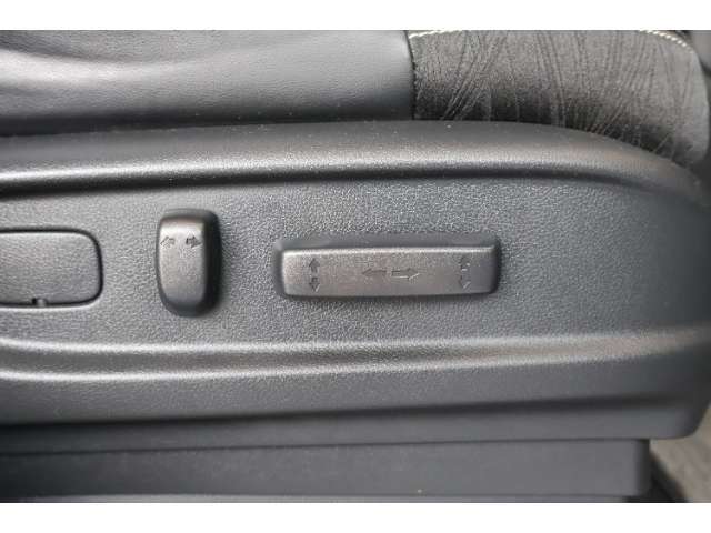 高級装備の代名詞！パワーシート装備！快適装備で運転も楽々です！