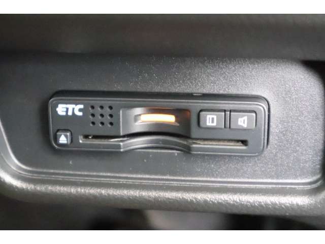 ETC車載器付ですので高速道路の料金所もノンストップです！高速道路の乗り降りがスムーズに行えます！！
