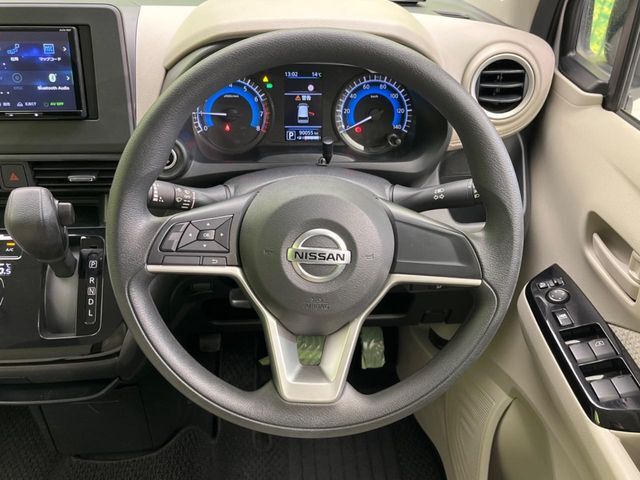 ステアリングも使用感が少なく、きれいな状態となっております♪