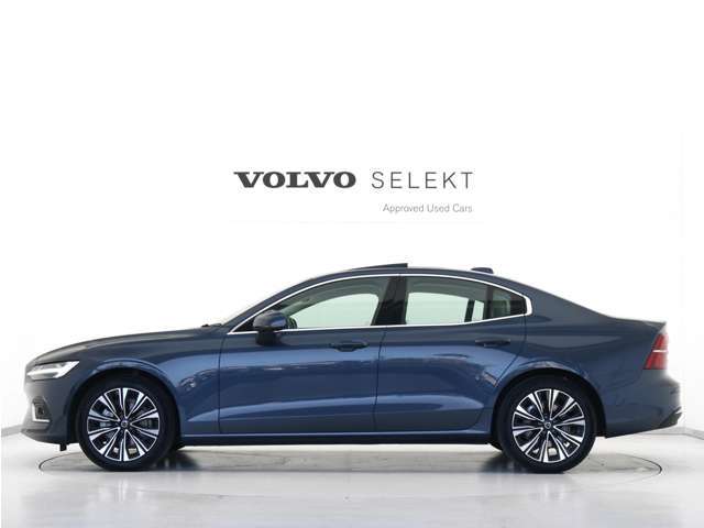 ダイナミック・スウェディッシュセダンS60。張りのあるシャープなディテールにより、内に秘めた強さを余すところなく引き出したスタイリングです。